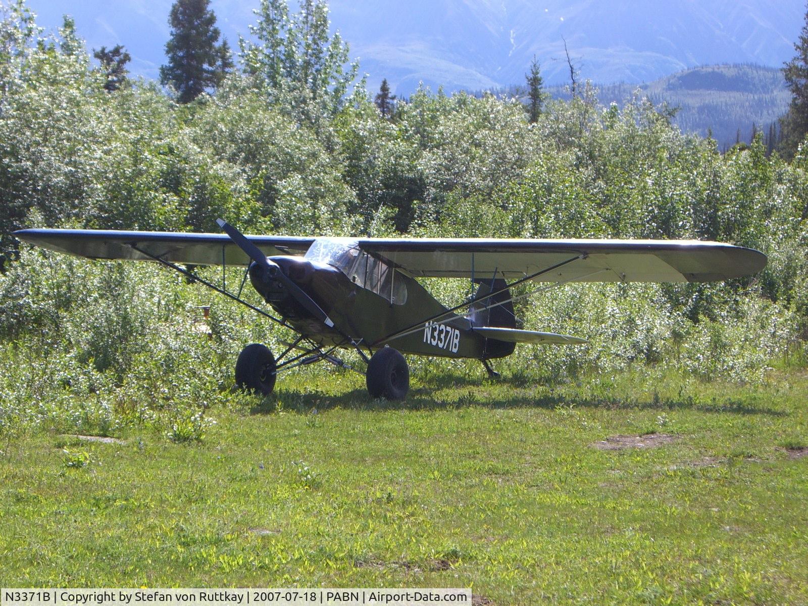 N3371B, 1954 Piper PA-18-135 Super Cub C/N 18-3494, Cole Ellis Stand by an float plane.