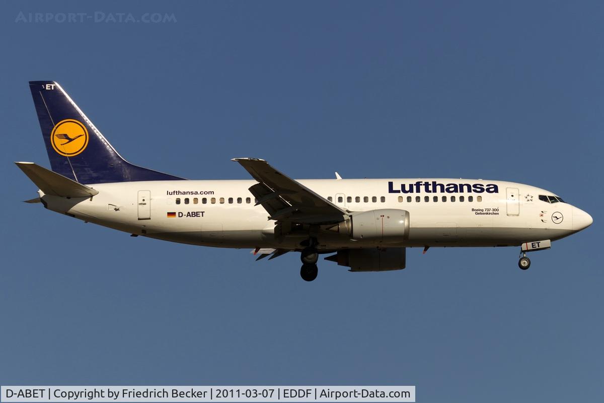 D-ABET, 1994 Boeing 737-330 C/N 27903, on final