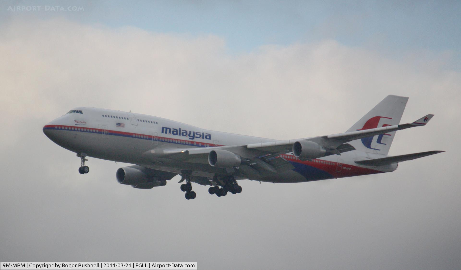 9M-MPM, 1998 Boeing 747-4H6 C/N 28435, Landing at Heathrow