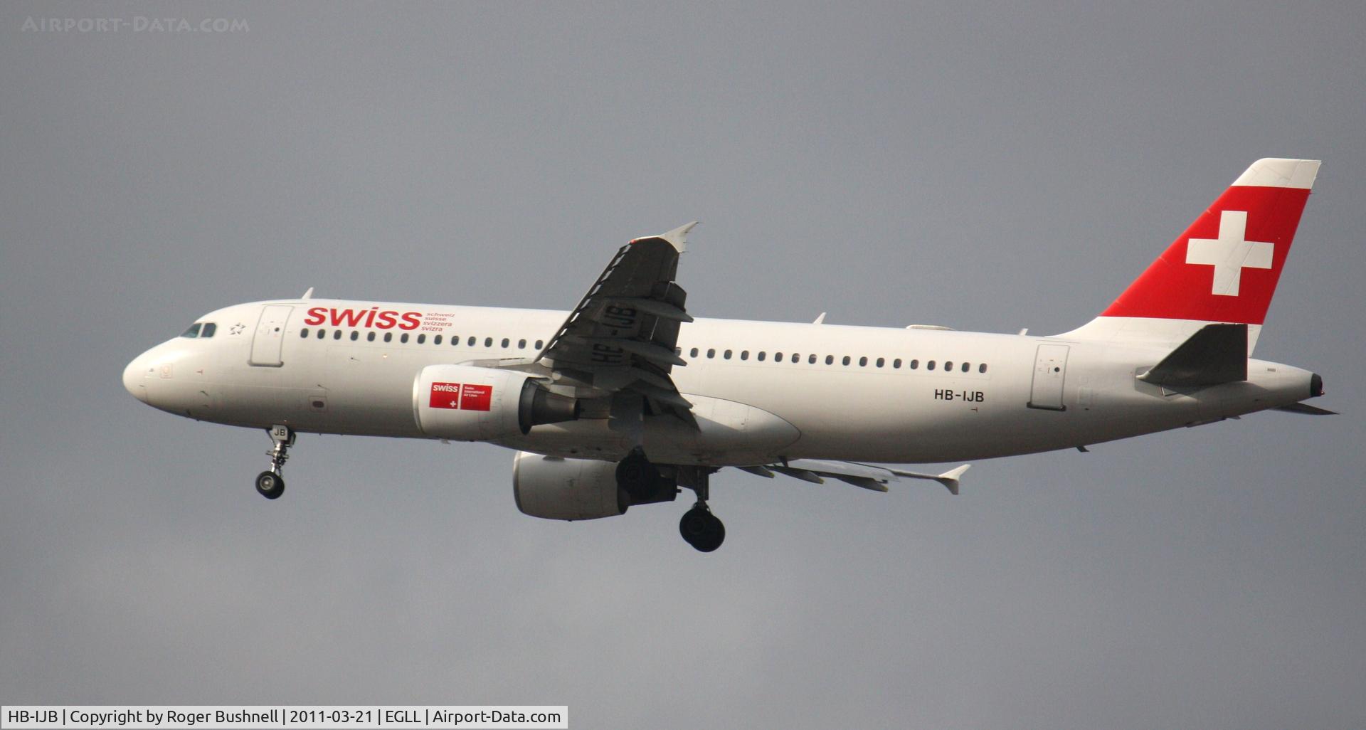 HB-IJB, 1995 Airbus A320-214 C/N 0545, Landing at Heathrow