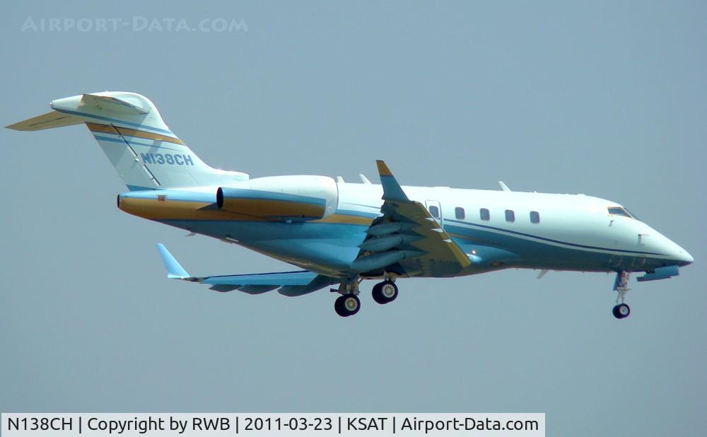 N138CH, Bombardier Challenger 300 (BD-100-1A10) C/N 20249, Landing 12R, San Antonio