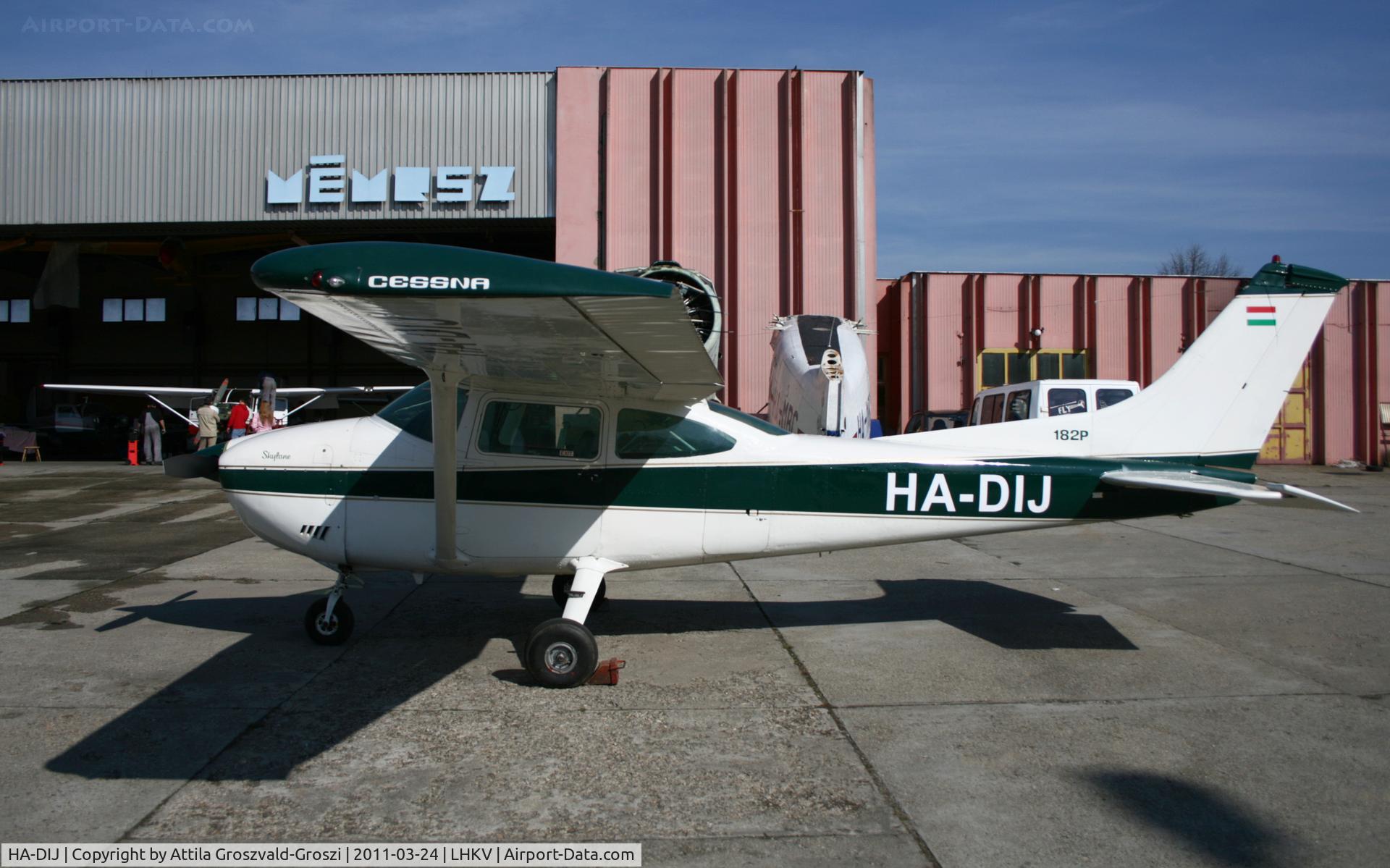 HA-DIJ, 1973 Cessna 182P Skylane C/N 182-61650, Kaposujlak Airport - Hungary