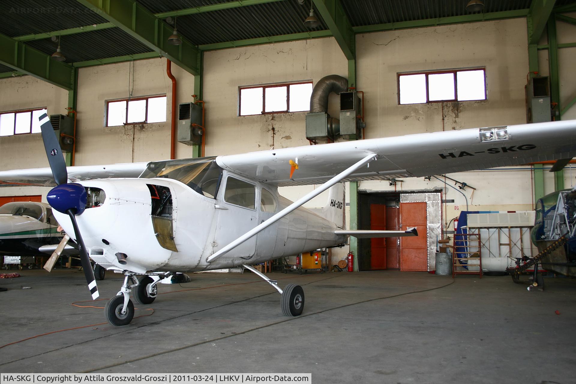 HA-SKG, 1957 Cessna 182A Skylane C/N 34371, Kaposujlak Airport, Hungary