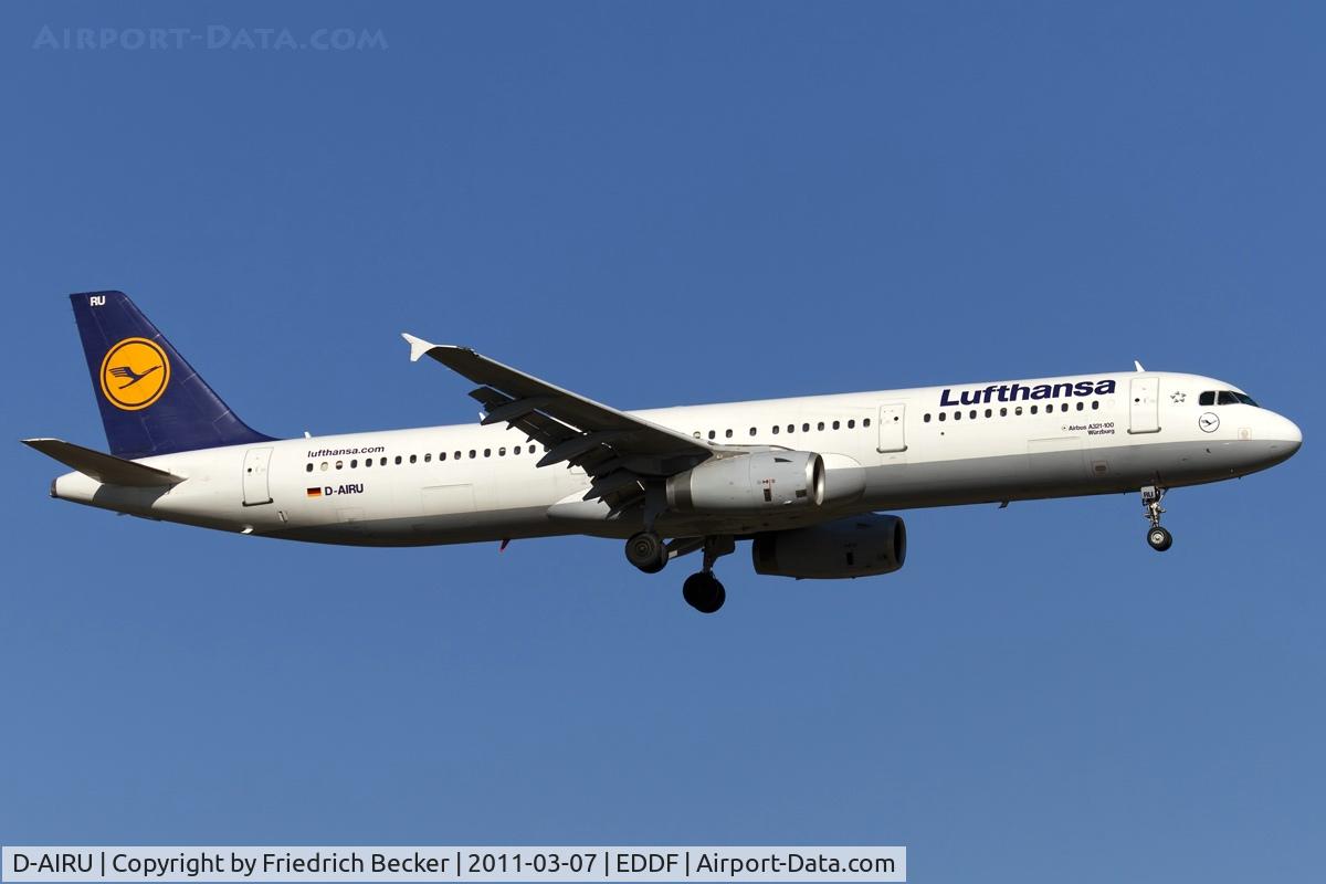 D-AIRU, 1997 Airbus A321-131 C/N 692, on final