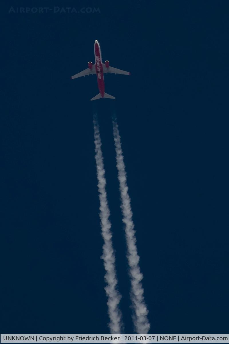 UNKNOWN, Contrails Various C/N Unknown, Air Berlin B737-800 cruising southbound