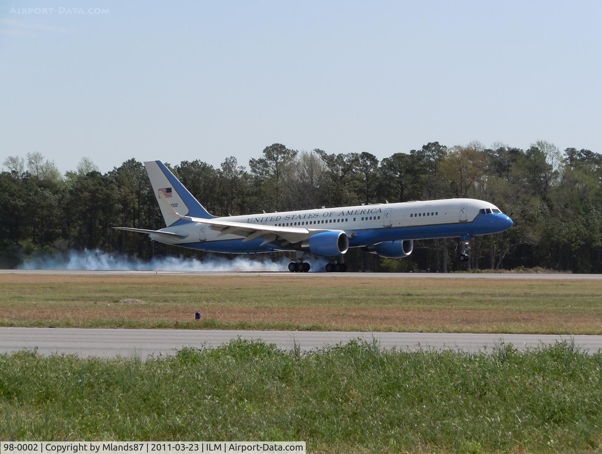 98-0002, 1998 Boeing C-32A (757-200) C/N 29026, Vice President's smoking on touchdown