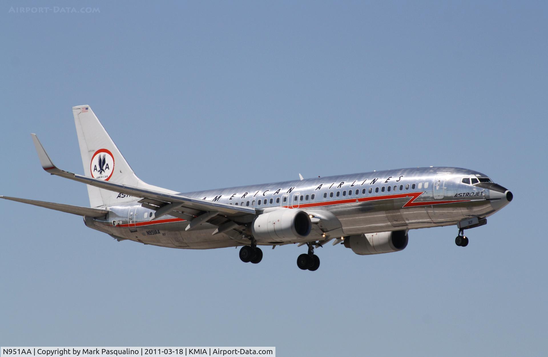 N951AA, 2000 Boeing 737-823 C/N 29538, Boeing 737-800