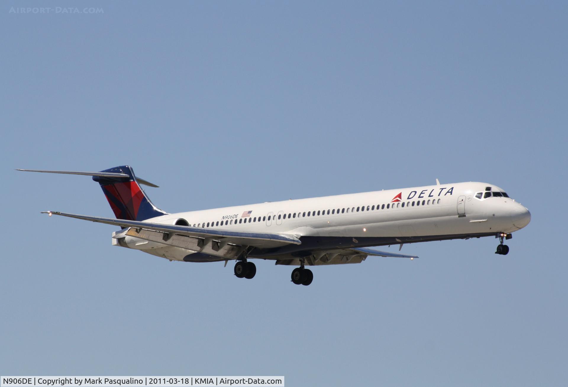 N906DE, 1992 McDonnell Douglas MD-88 C/N 53415, MD-88