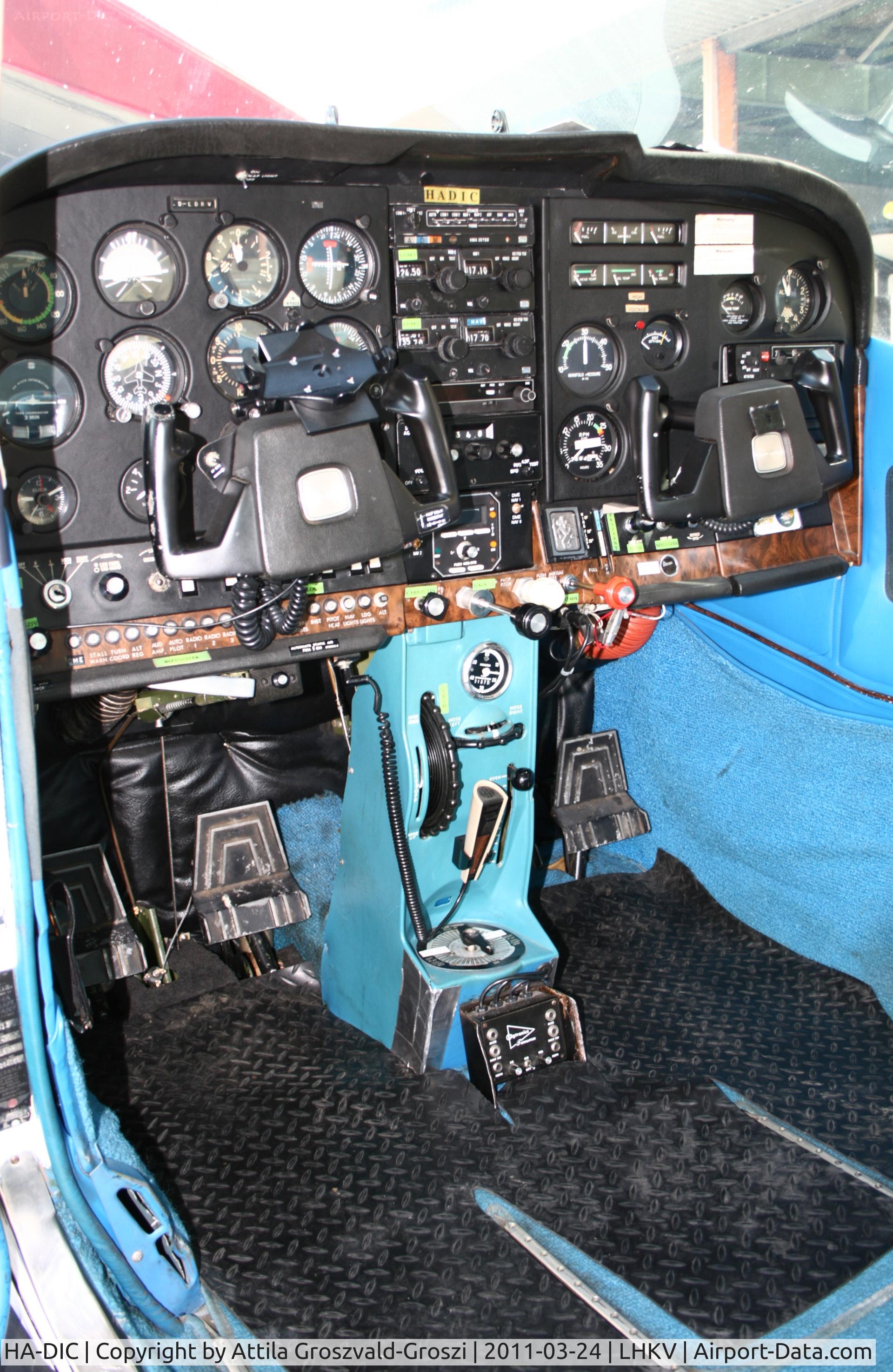 HA-DIC, 1975 Cessna 182P Skylane C/N 18264059, Kaposujlak Airport, Hungary - C-182P Cocpit