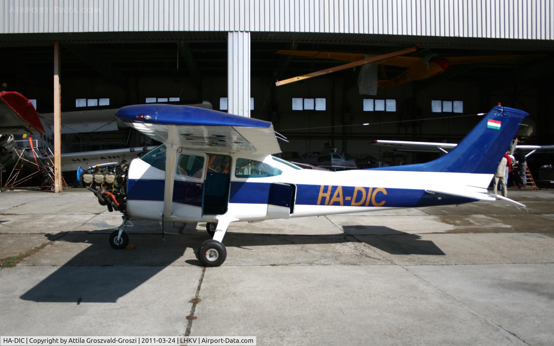 HA-DIC, 1975 Cessna 182P Skylane C/N 18264059, Kaposujlak Airport, Hungary