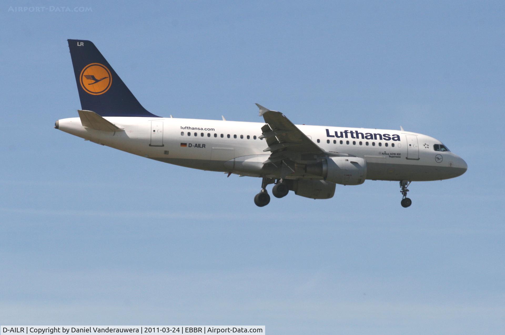 D-AILR, 1997 Airbus A319-114 C/N 723, Flight LH1010 is descending to RWY 02