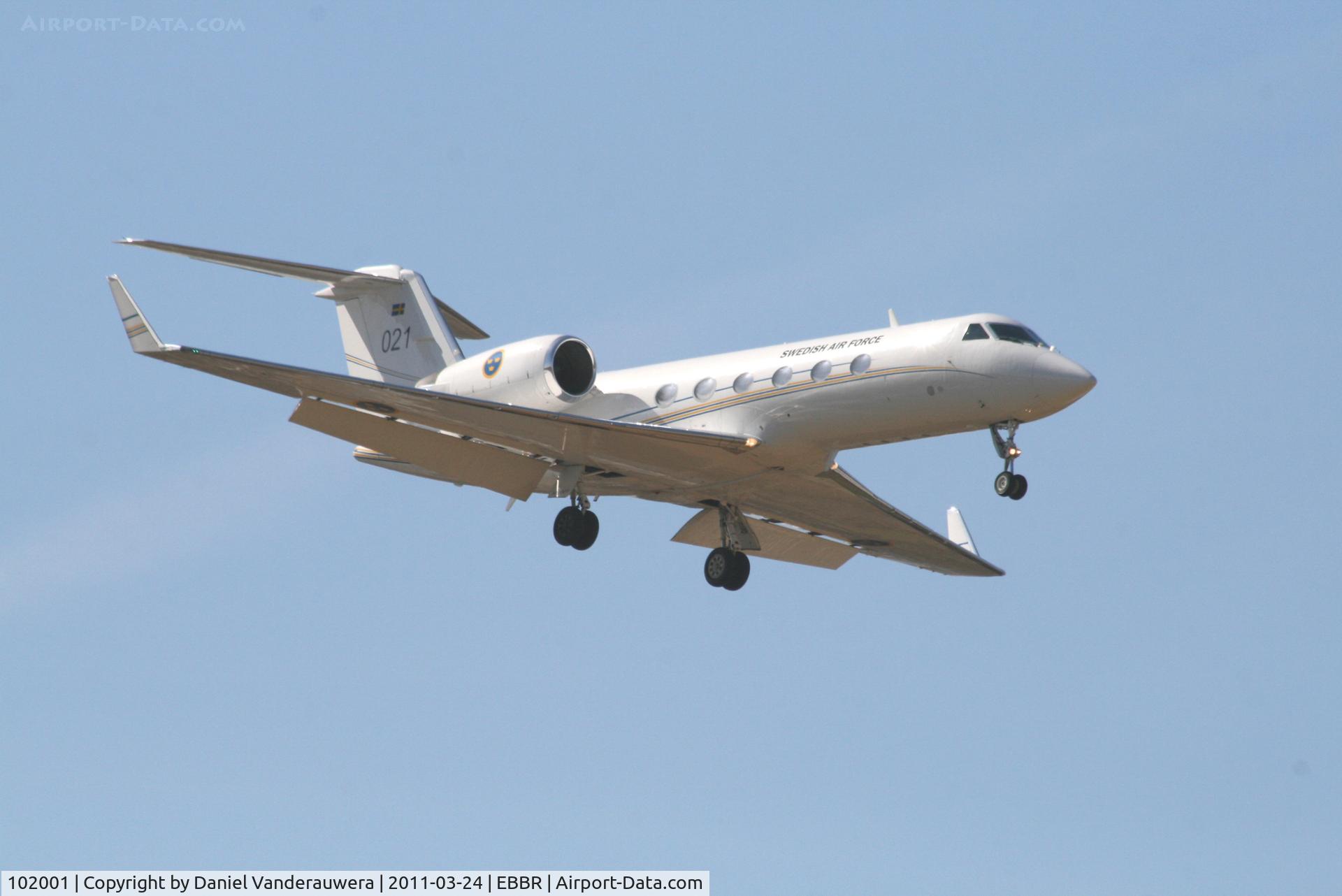 102001, 1987 Gulfstream Aerospace G-IV (Tp102C) C/N 1014, Arrival to RWY 02