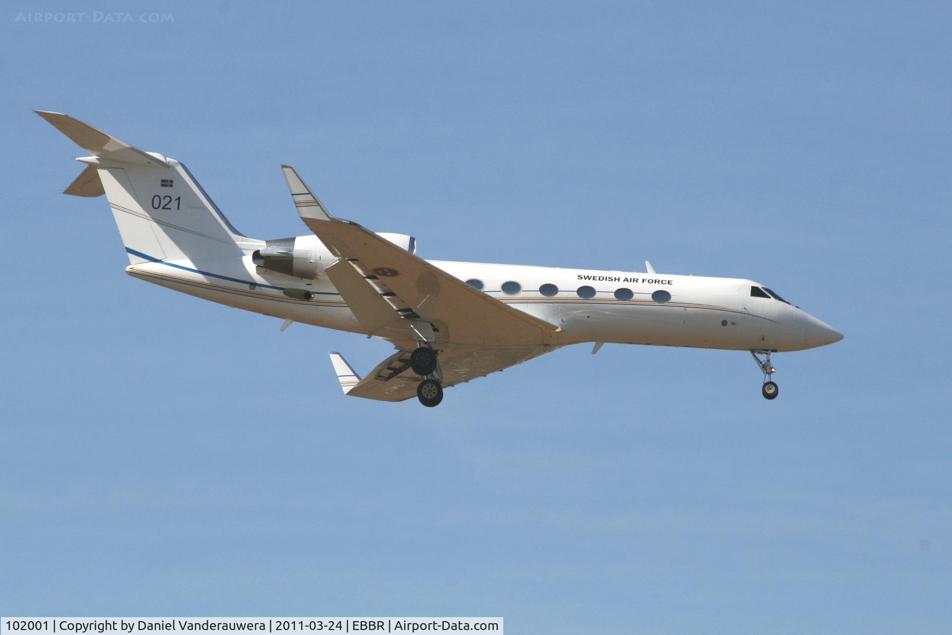 102001, 1987 Gulfstream Aerospace G-IV (Tp102C) C/N 1014, Descending to RWY 02