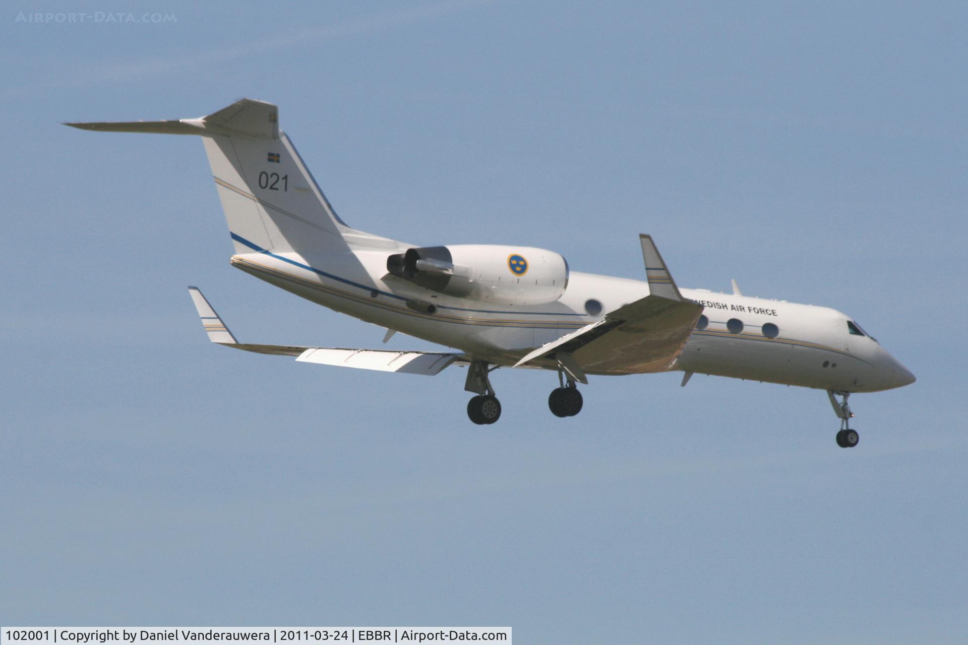 102001, 1987 Gulfstream Aerospace G-IV (Tp102C) C/N 1014, Descending to RWY 02