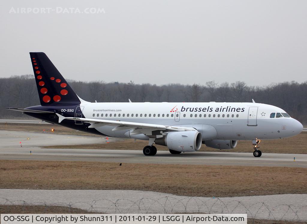 OO-SSG, 2000 Airbus A319-112 C/N 1160, Taxiing holding point rwy 23 for departure...