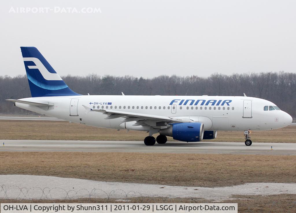 OH-LVA, 1999 Airbus A319-112 C/N 1073, Taxiing holding point rwy 23 for departure...