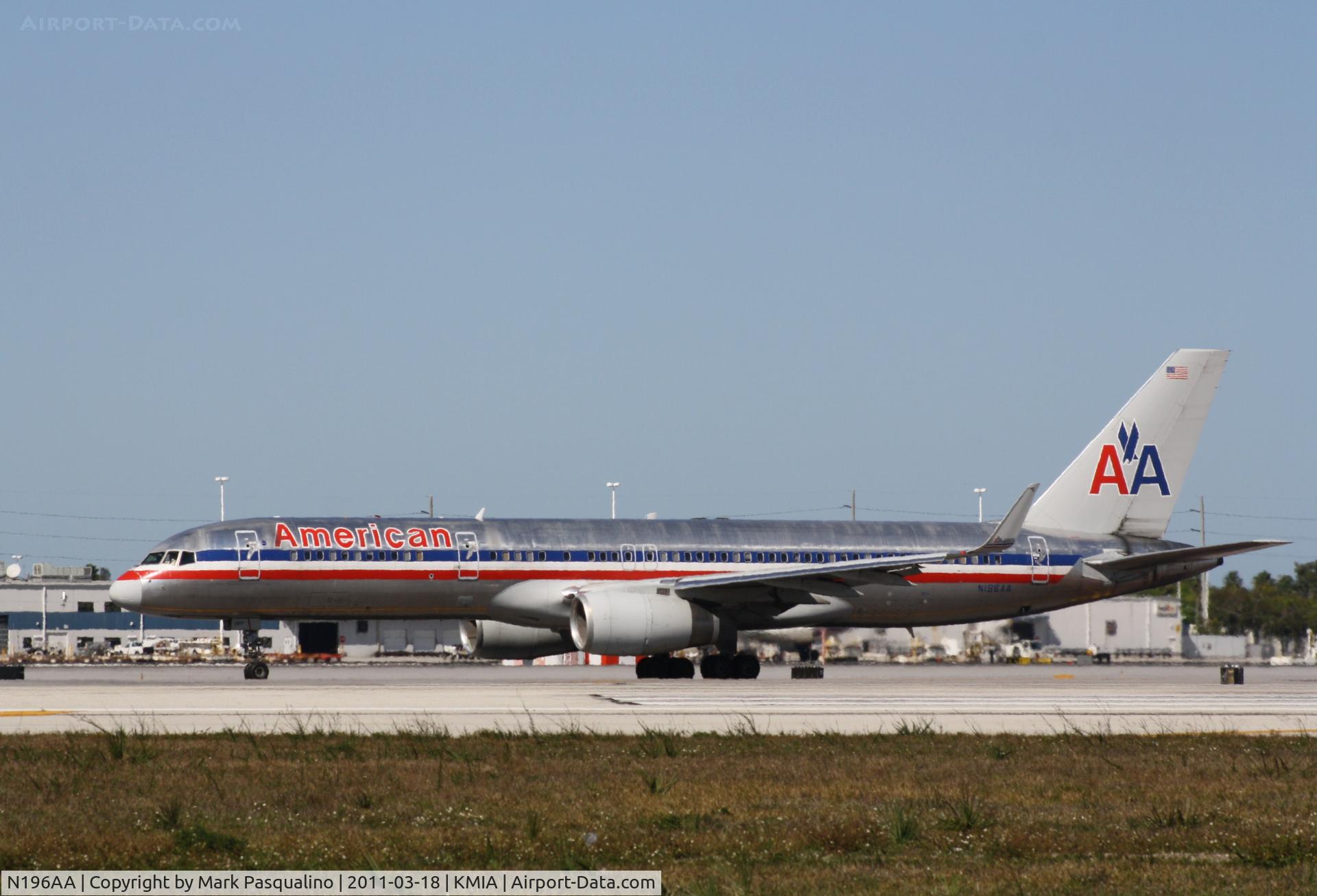 N196AA, 2001 Boeing 757-223 C/N 32390, Boeing 757-200
