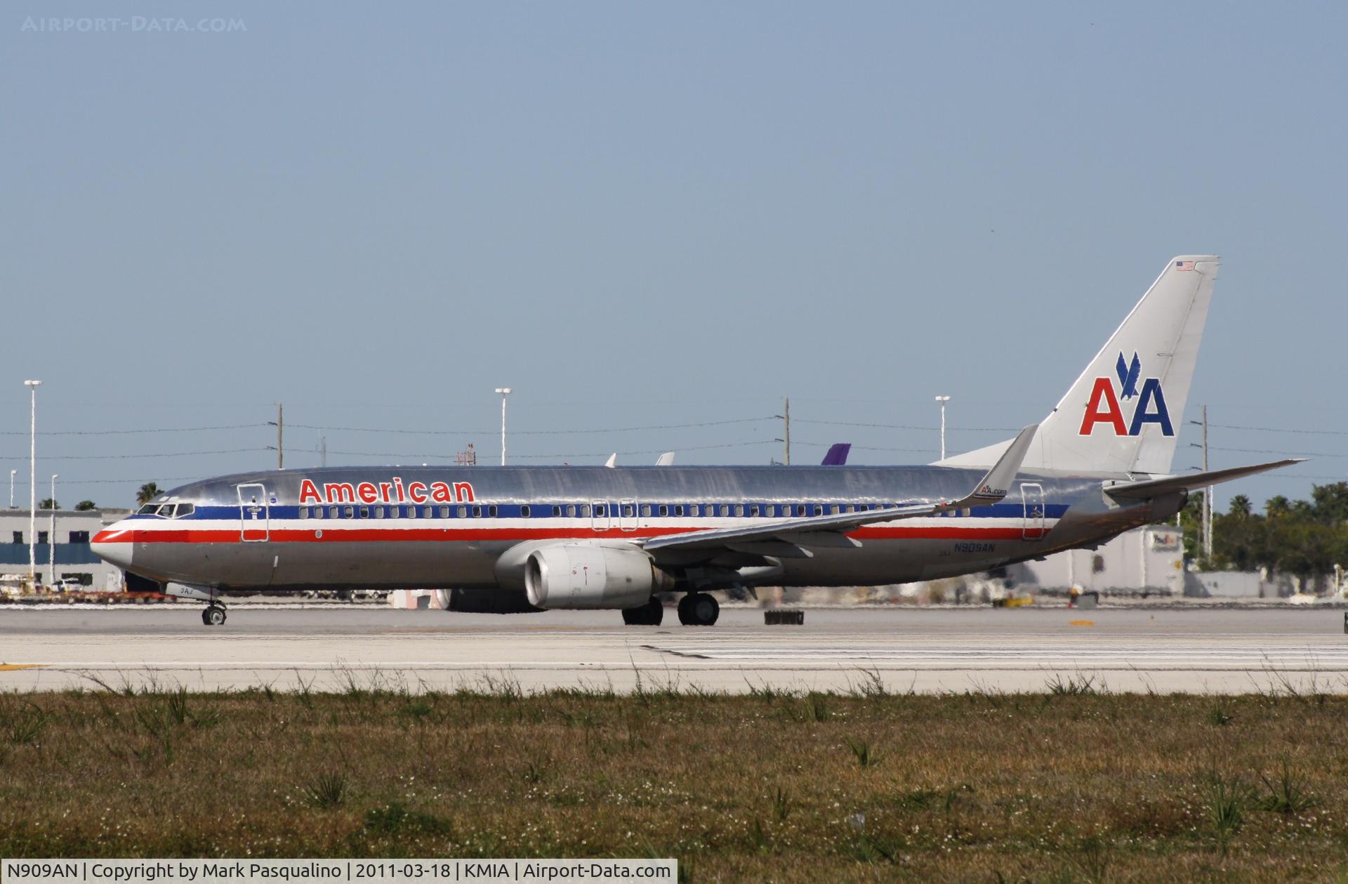N909AN, 1999 Boeing 737-823 C/N 29511, Boeing 737-800