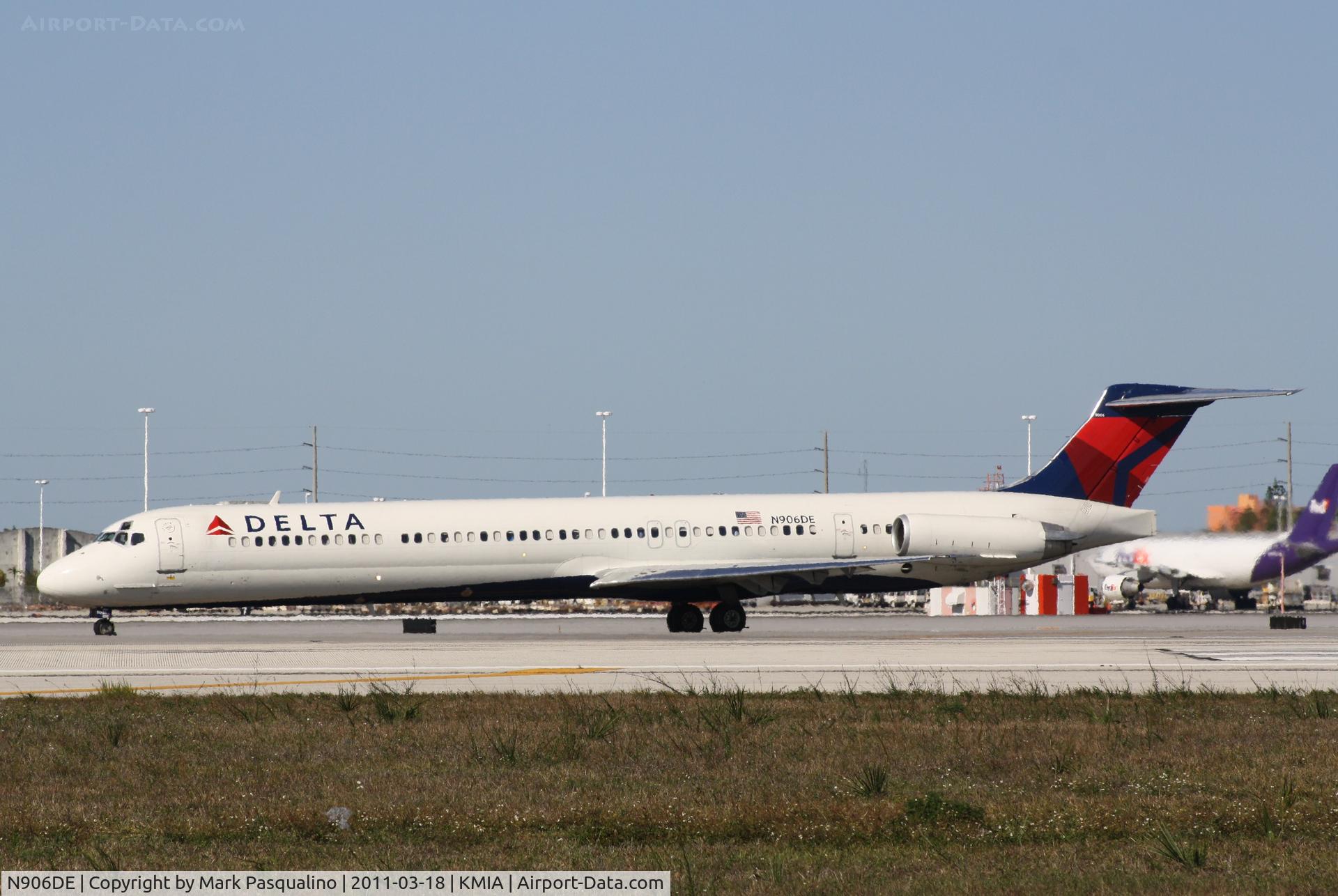 N906DE, 1992 McDonnell Douglas MD-88 C/N 53415, MD-88
