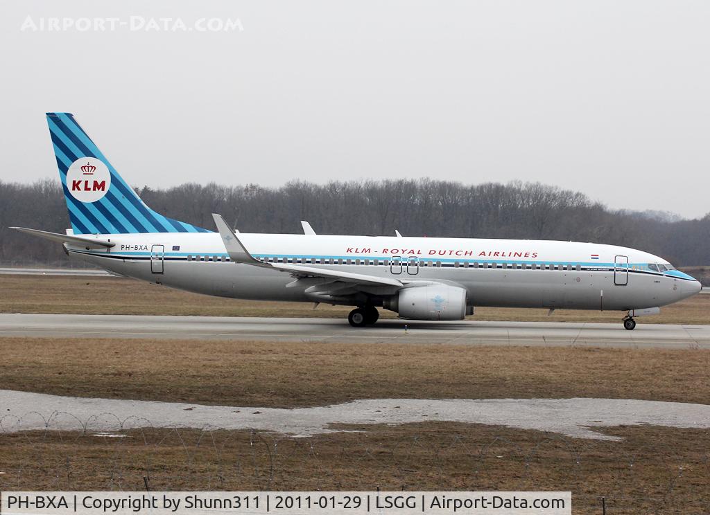 PH-BXA, 1998 Boeing 737-8K2 C/N 29131, Taxiing holding point rwy 23... Retro c/s...