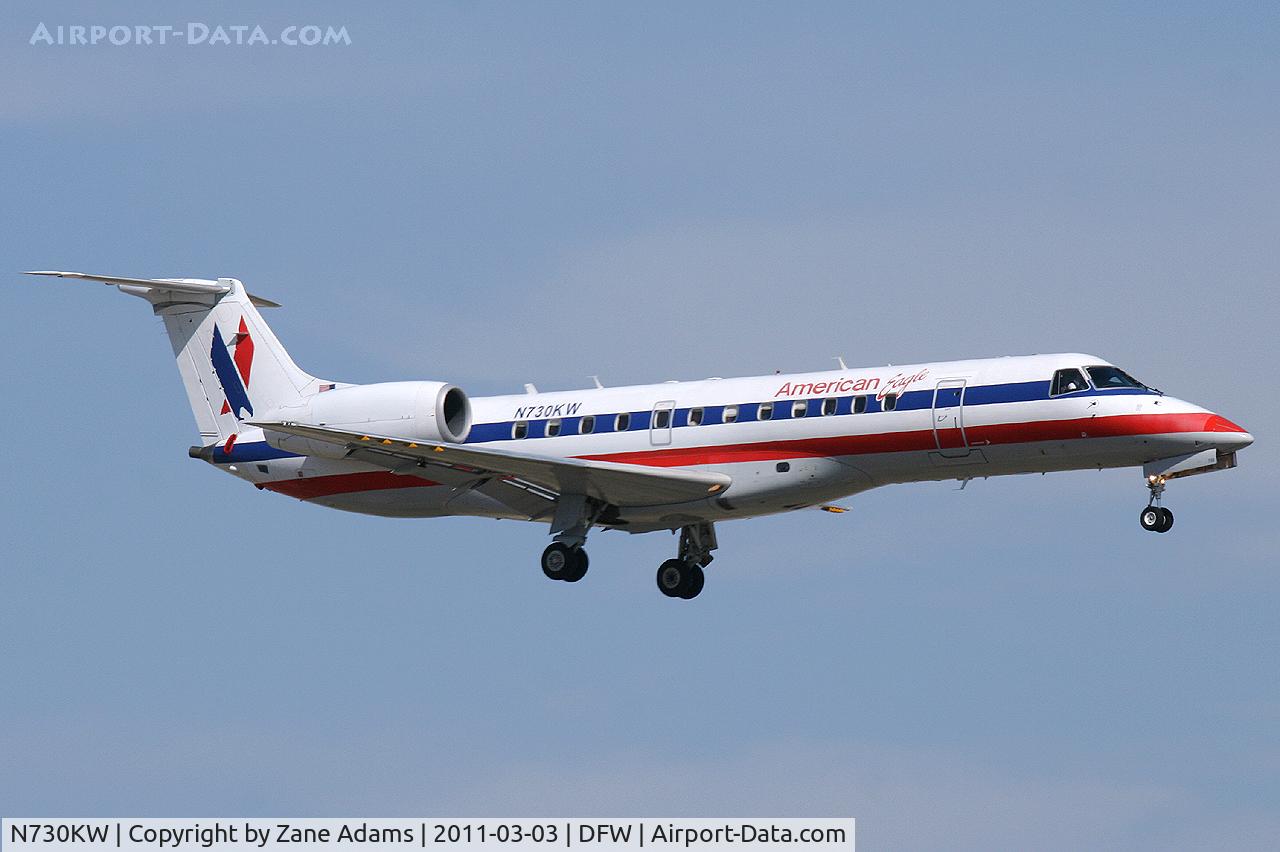 N730KW, 2000 Embraer ERJ-135LR (EMB-135LR) C/N 145346, American Eagle at DFW Airport