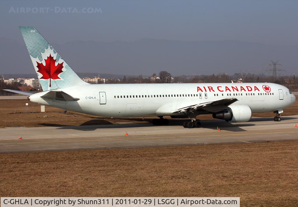 C-GHLA, 1992 Boeing 767-35H C/N 26387, Taxiing holding point rwy 23 for departure...