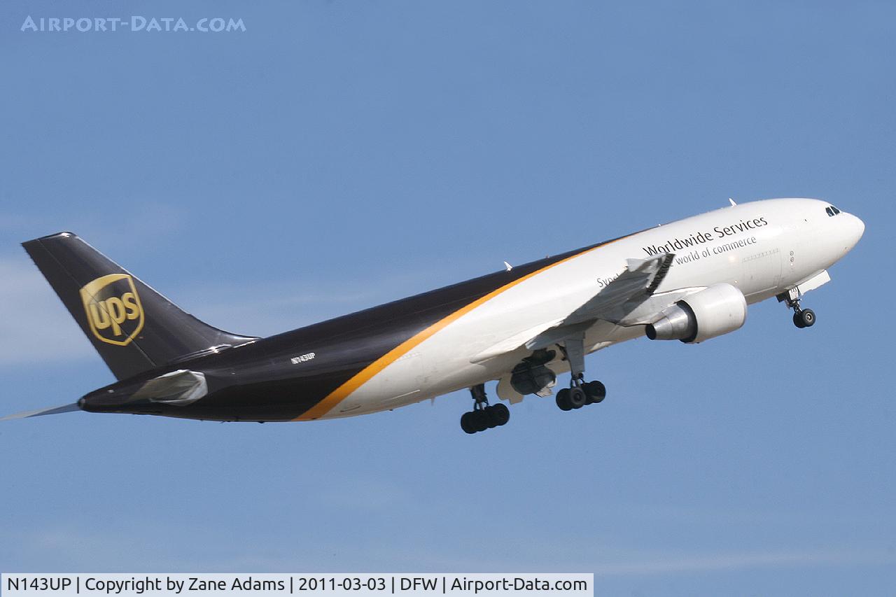 N143UP, 2002 Airbus A300F4-622R C/N 0826, UPS A300 launching from DFW Airport