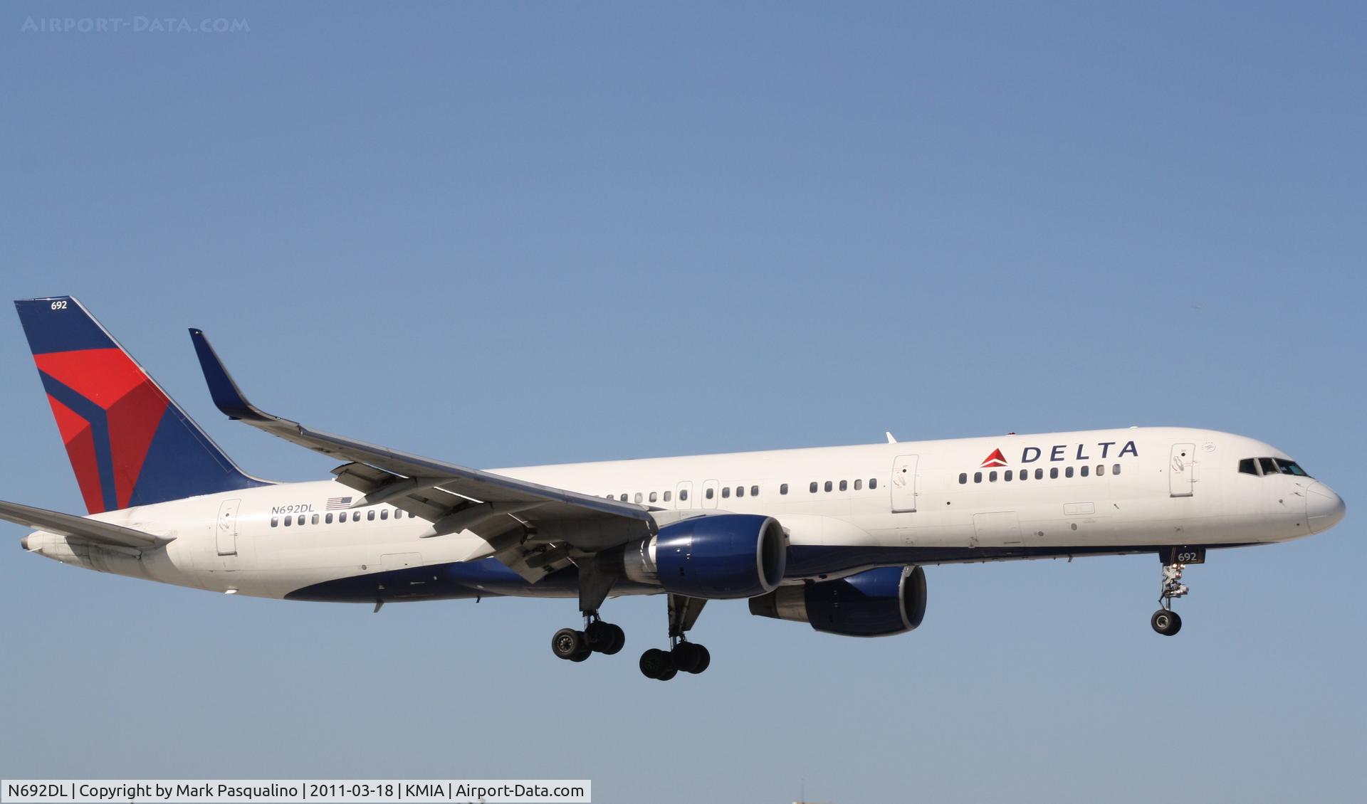 N692DL, 1998 Boeing 757-232 C/N 29724, Boeing 757-200