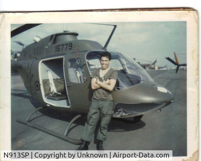 N913SP, Bell OH-58A C/N 68-16779, N913SP / 68-16779 in Vietnam with crewchief