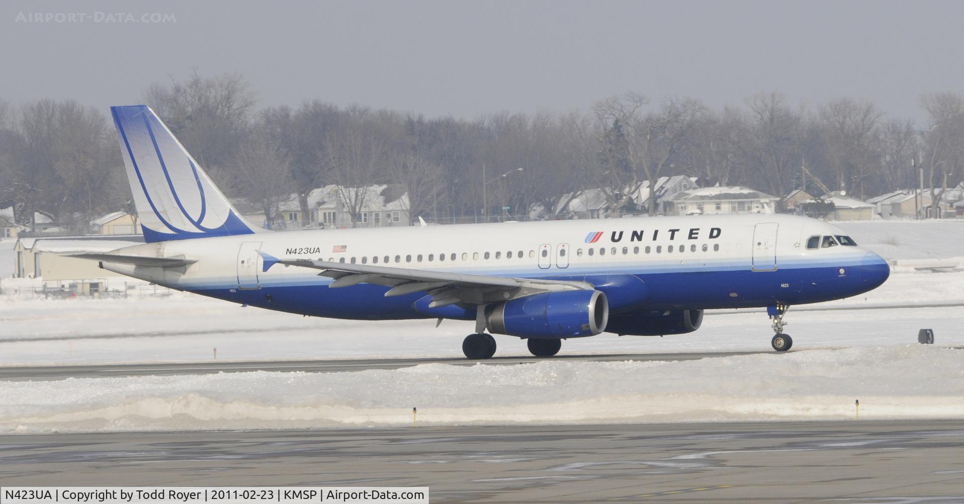N423UA, 1995 Airbus A320-232 C/N 504, Departing MSP