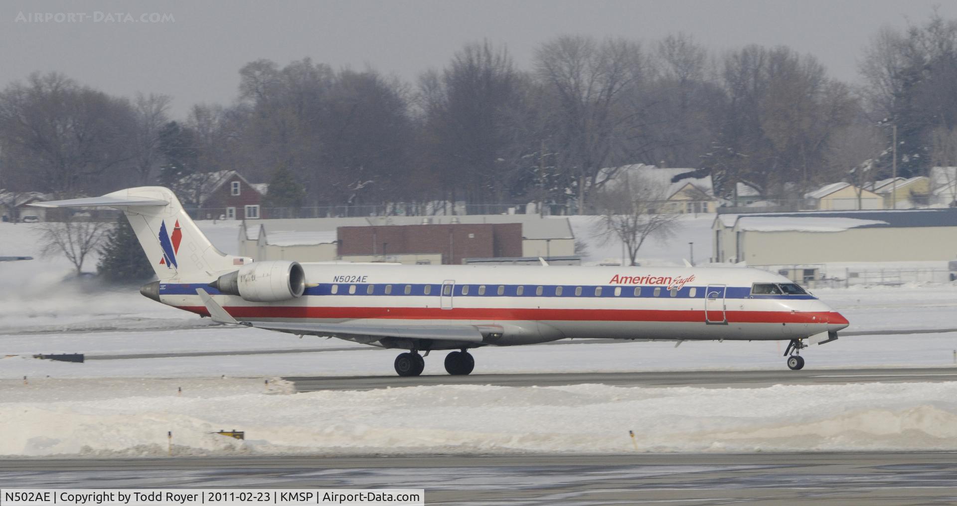 N502AE, 2001 Canadair CL-600-2C10 Regional Jet CRJ-701ER C/N 10018, Departing MSP