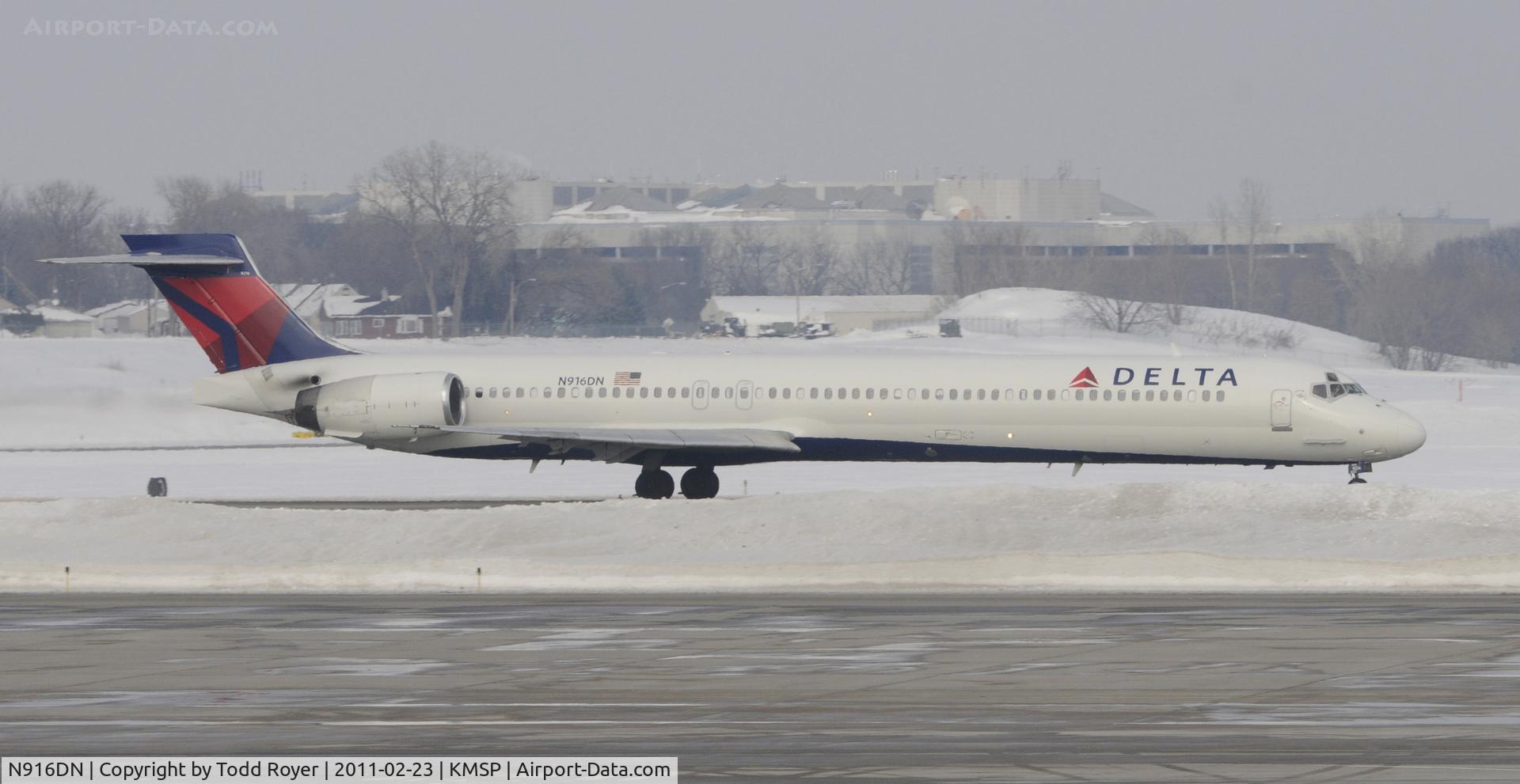 N916DN, 1996 McDonnell Douglas MD-90-30 C/N 53396, Delta