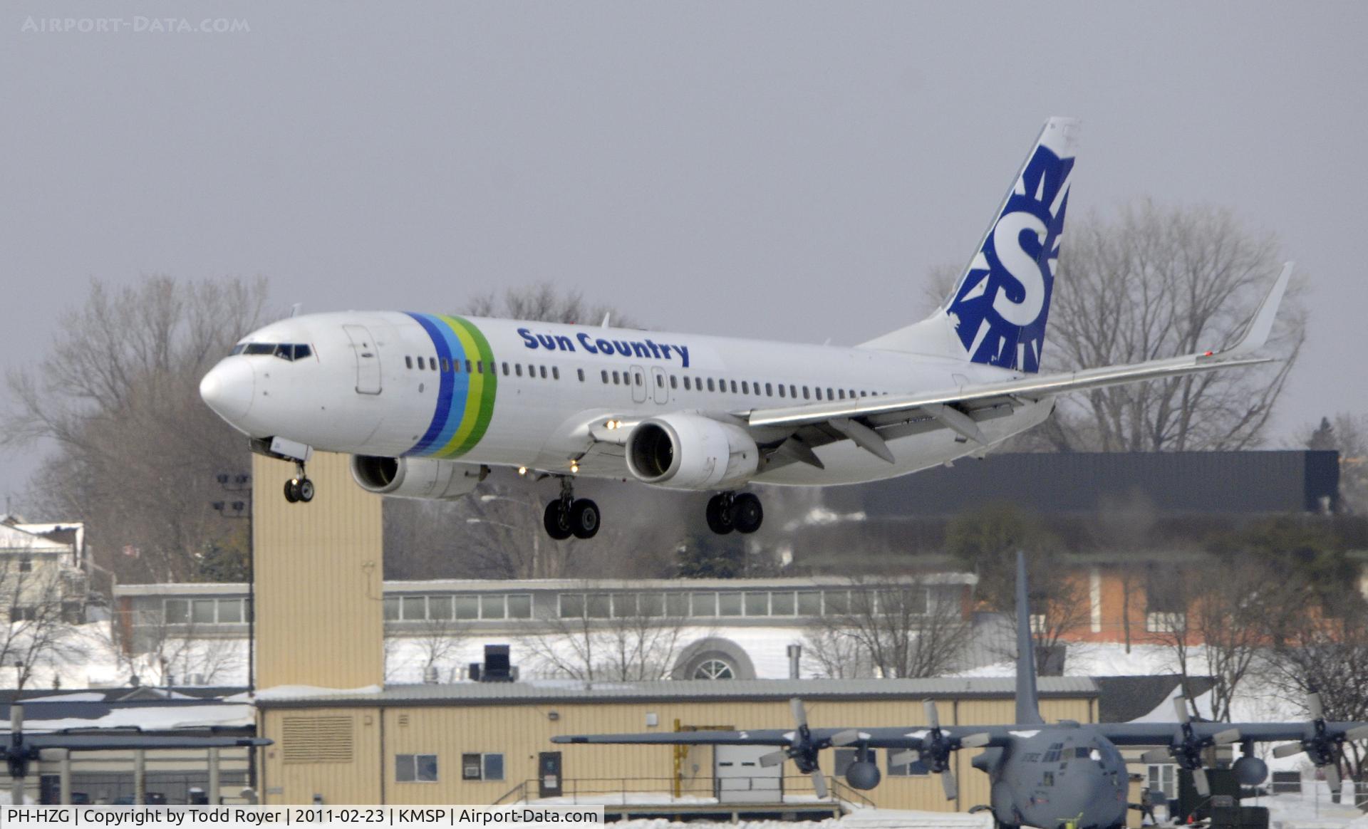PH-HZG, 2000 Boeing 737-8K2 C/N 28379, Arriving at MSP