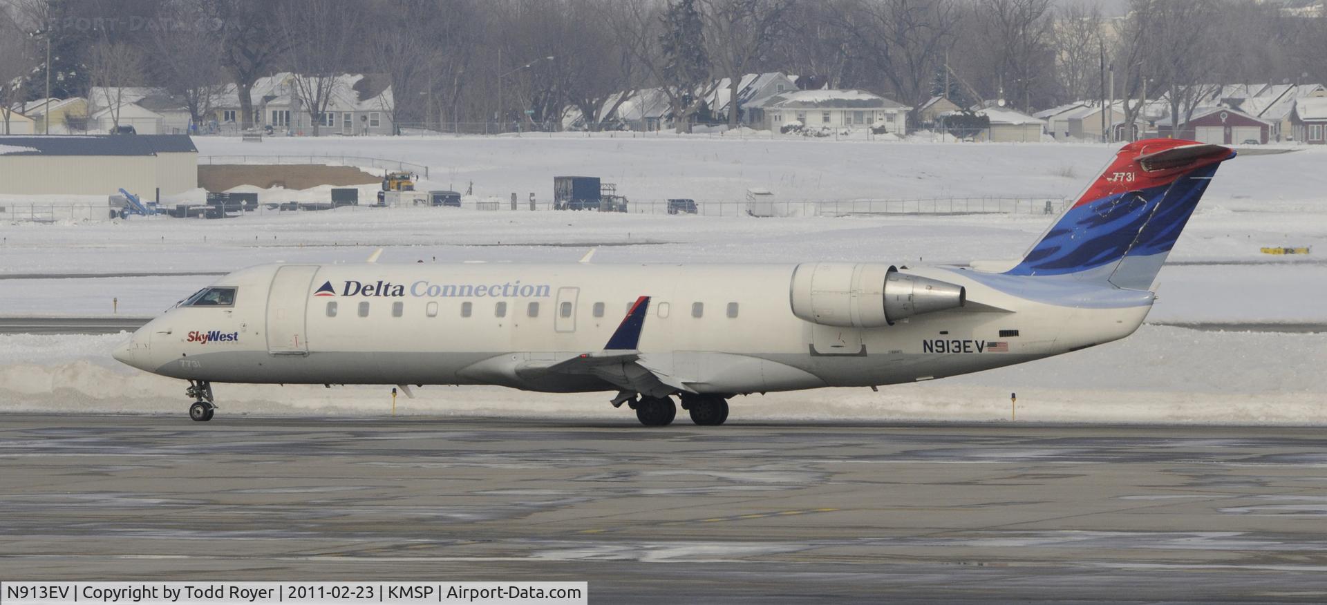 N913EV, 2002 Bombardier CRJ-200ER (CL-600-2B19) C/N 7731, Delta