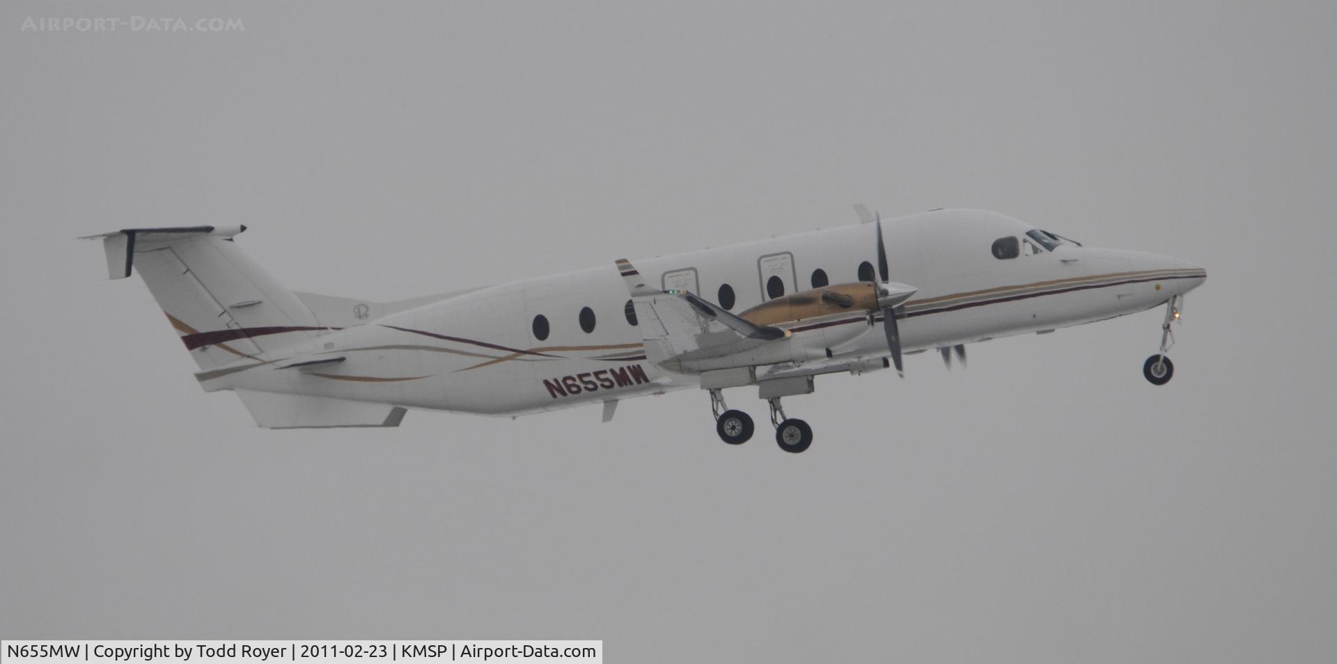 N655MW, 1999 Raytheon Aircraft Company 1900D C/N UE-377, Departing MSP