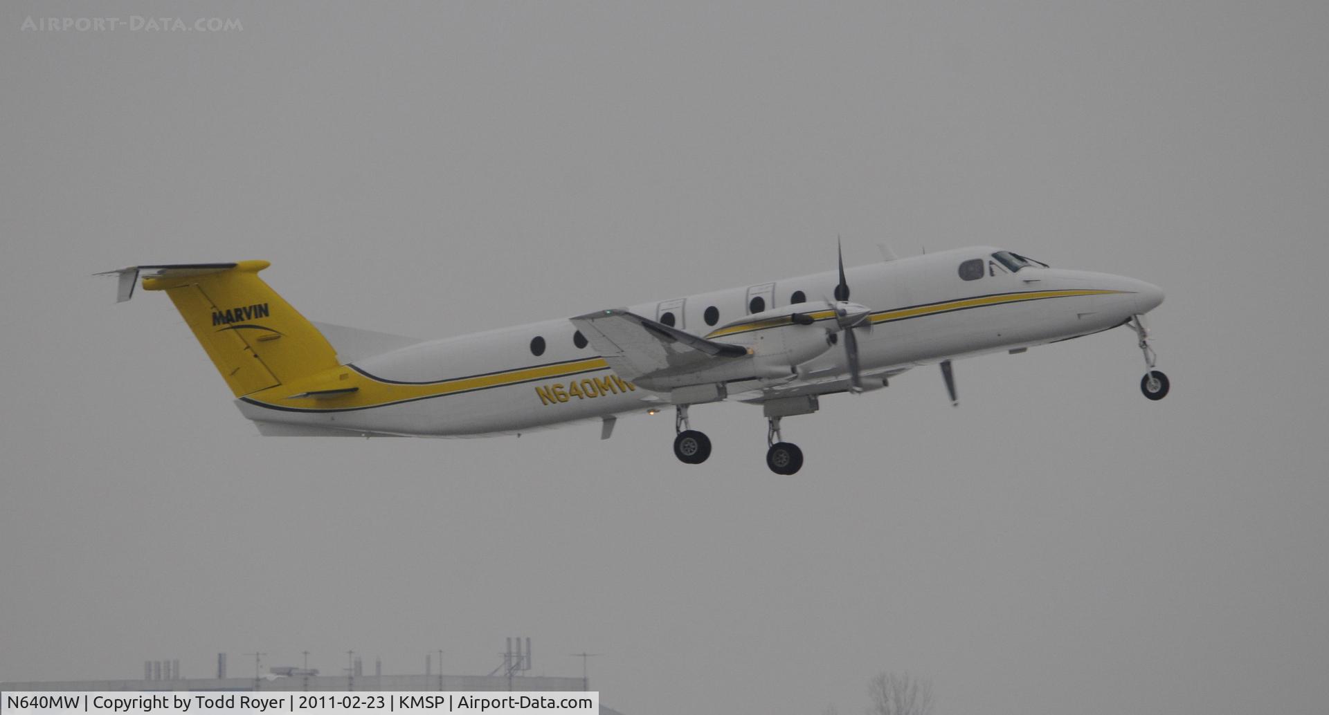 N640MW, 1987 Beech 1900C C/N UC-1, Departing MSP