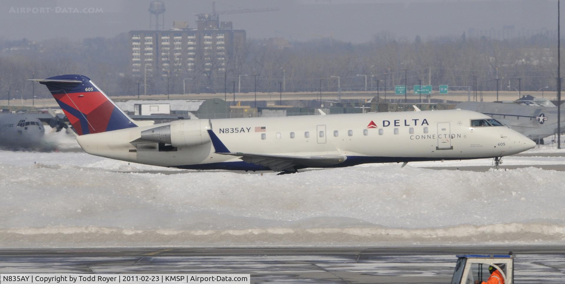 N835AY, 2005 Bombardier CRJ-200ER (CL-600-2B19) C/N 8035, Departing MSP