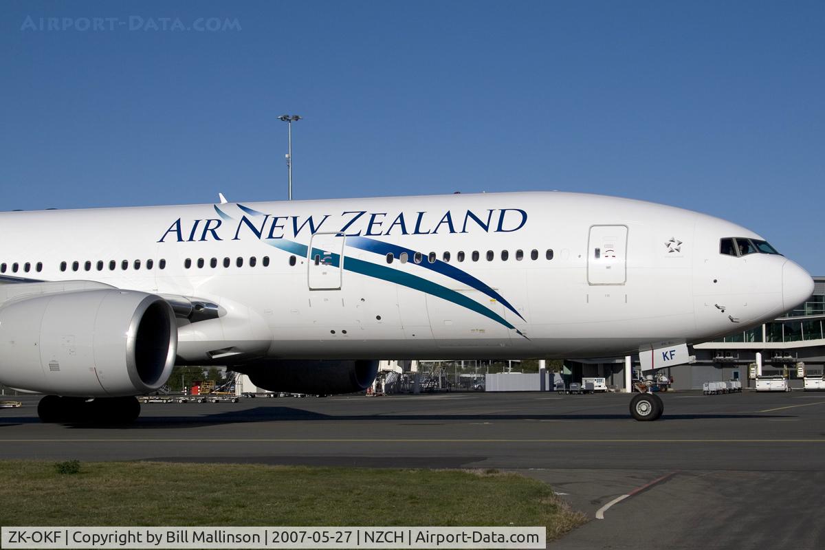 ZK-OKF, 2006 Boeing 777-219/ER C/N 34378, away from gate 34