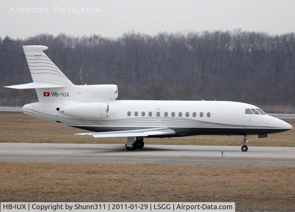 HB-IUX, 1999 Dassault Falcon 900EX C/N 54, Taxiing holding point rwy 23 for departure...