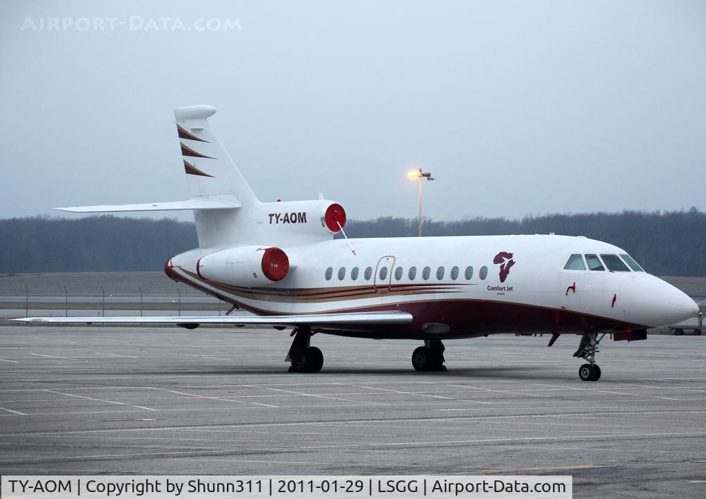TY-AOM, Dassault-Breguet Falcon (Mystere) 900 C/N 33, Parked...