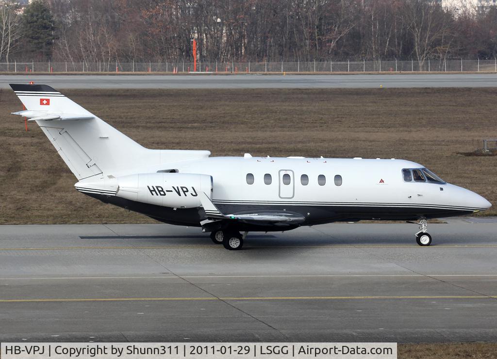 HB-VPJ, 2007 Hawker Beechcraft 900XP C/N HA-0038, Taxiing holding point rwy 23 for departure...
