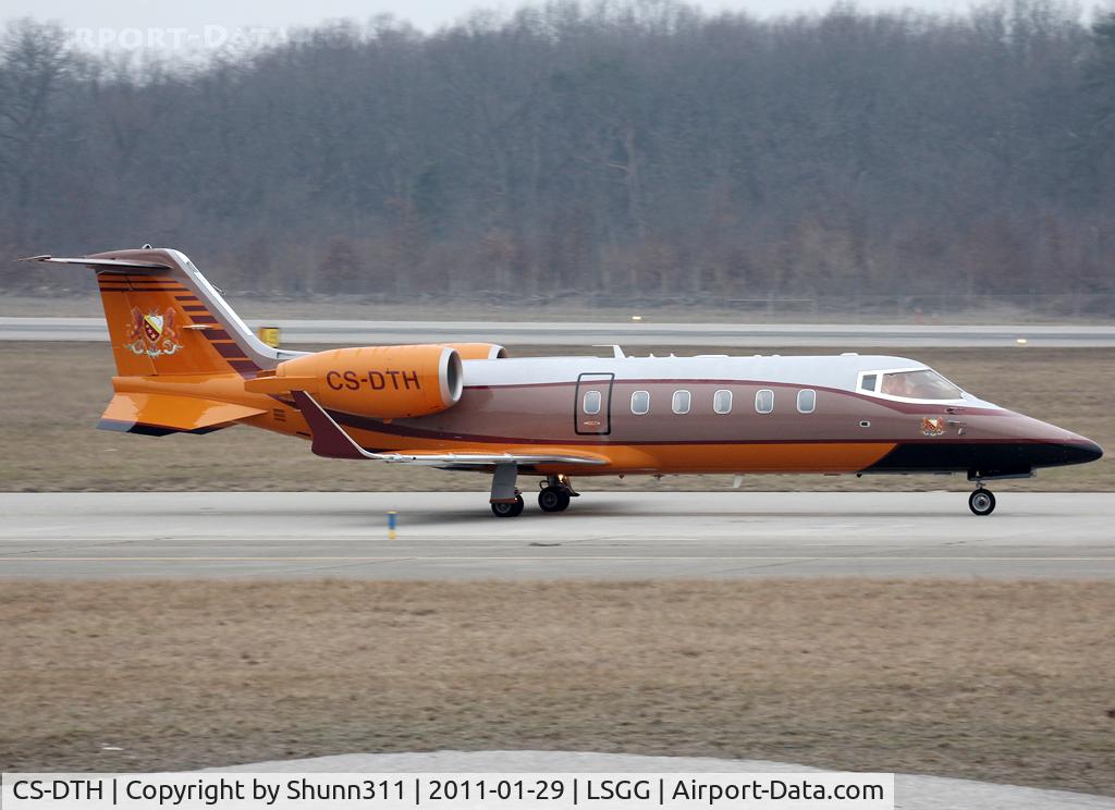 CS-DTH, 2008 Learjet 60XR C/N 60-362, Taxiing holding point rwy 23 for departure... Very attractive livery :)