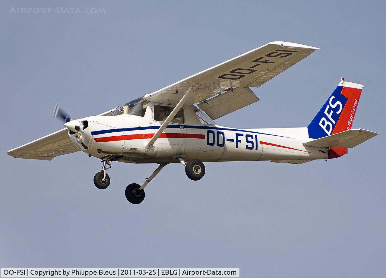 OO-FSI, Reims F150M C/N 1399, Belgian Flight School. Short final rwy 23L, this time. Impressive flap panel.
