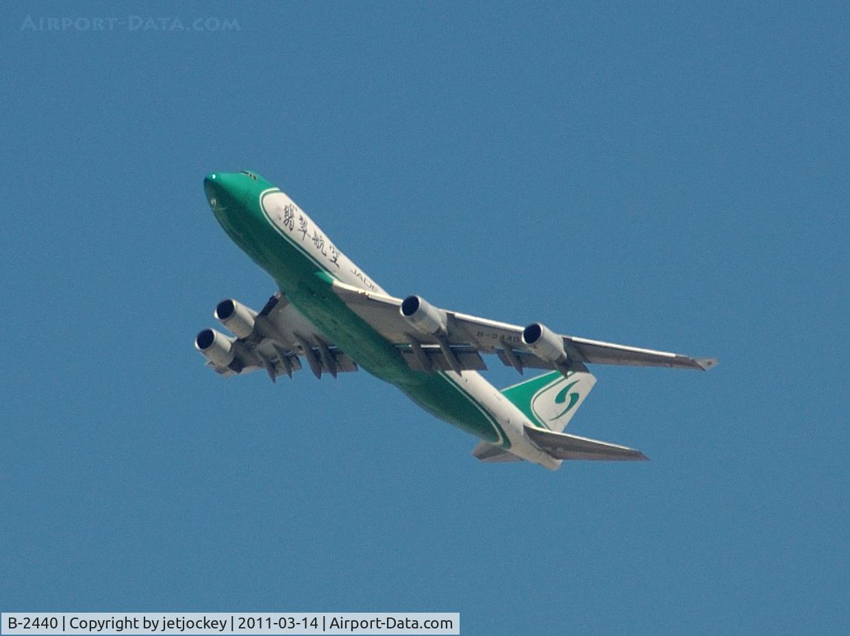 B-2440, 2006 Boeing 747-4EVF/ER C/N 35171, Climbing out of Dubai International over the port