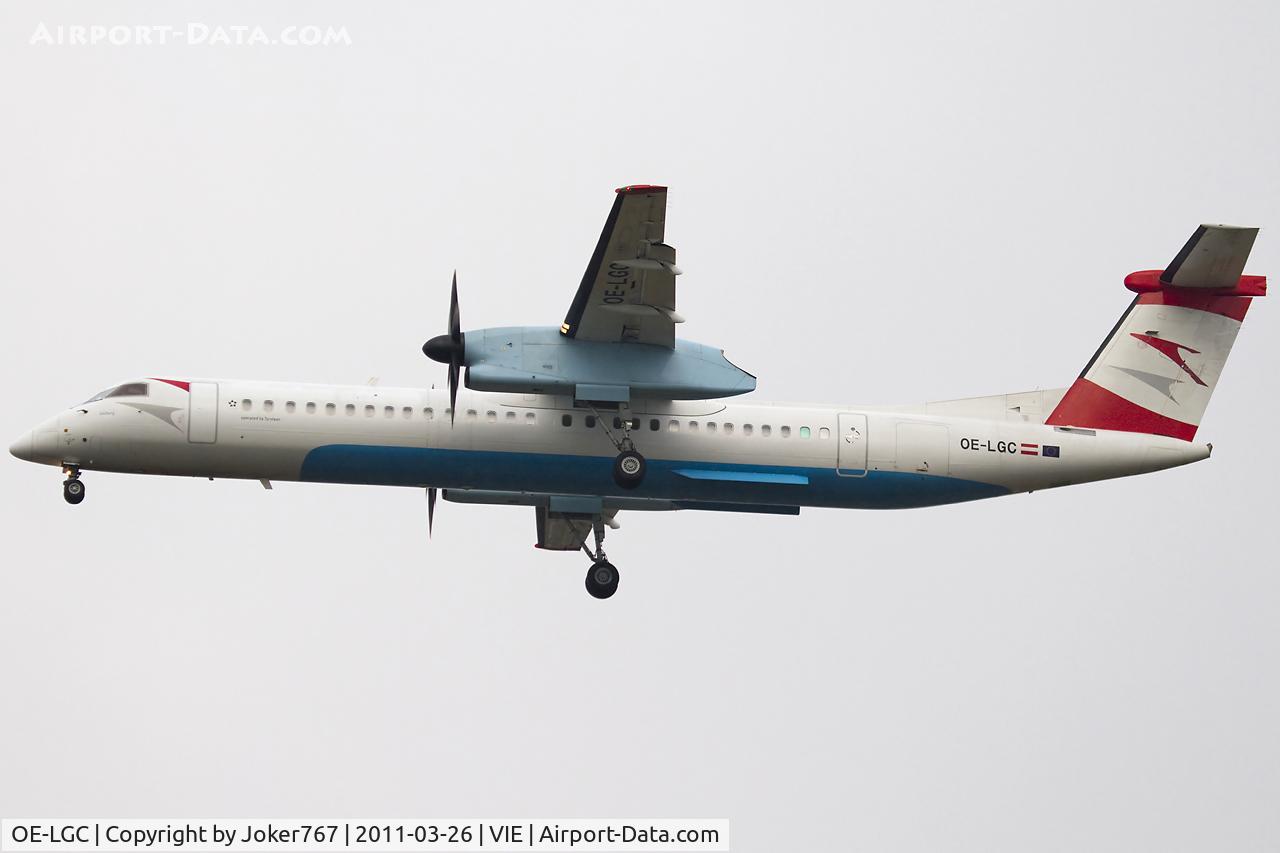 OE-LGC, 2000 De Havilland Canada DHC-8-402Q Dash 8 C/N 4026, Austrian arrows