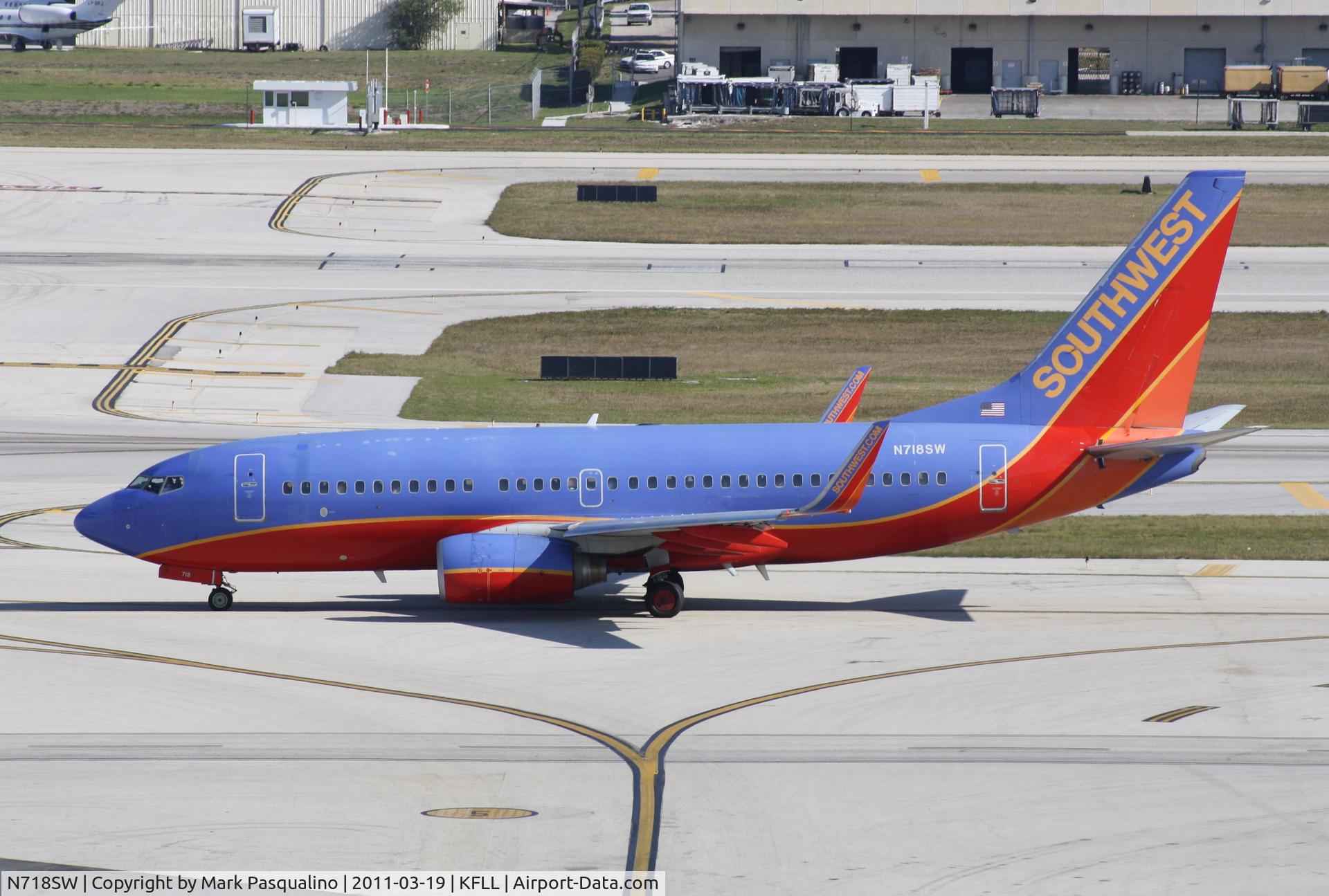 N718SW, 1998 Boeing 737-7H4 C/N 27852, Boeing 737-700