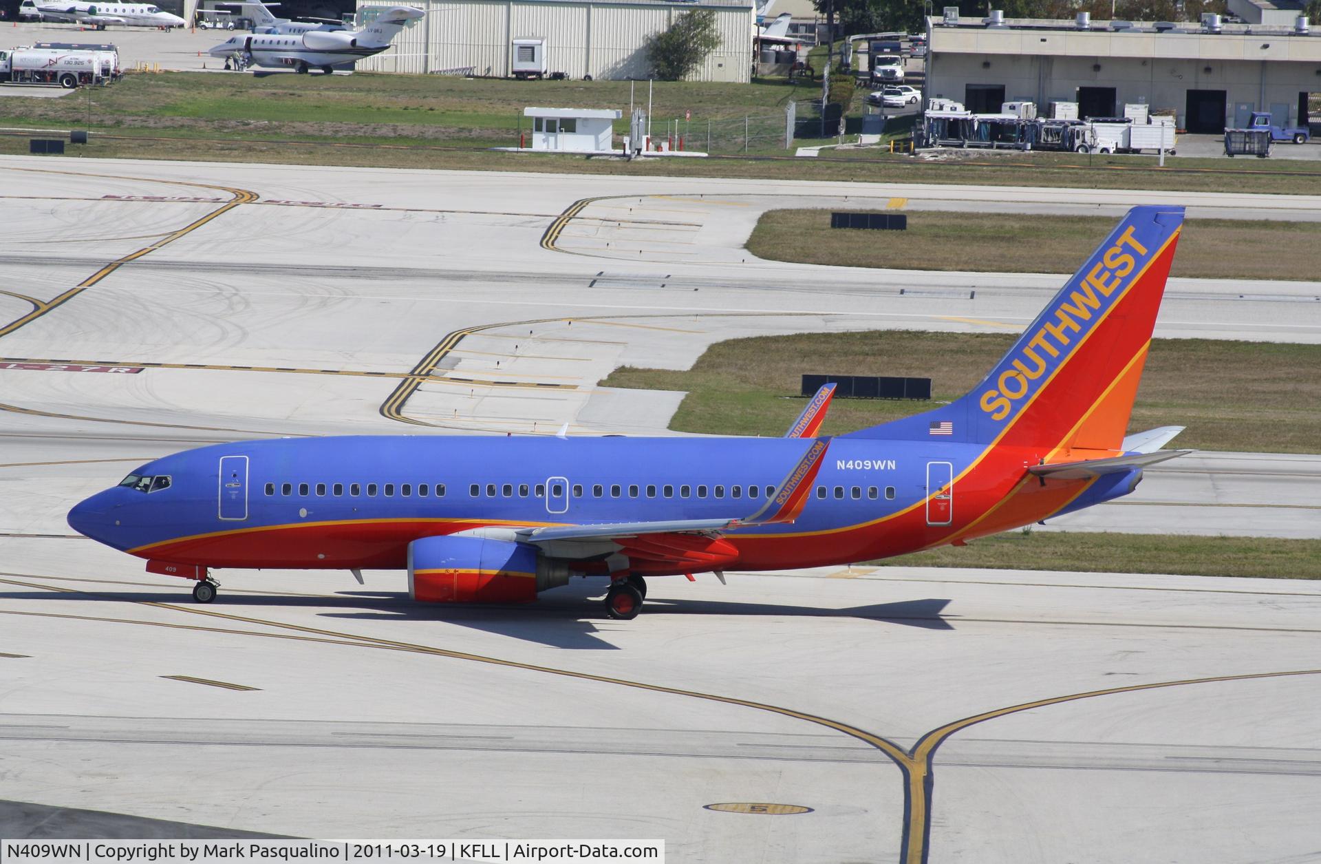 N409WN, 2001 Boeing 737-7H4 C/N 27896, Boeing 737-700