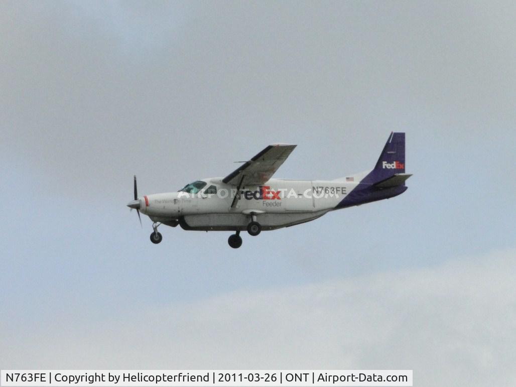 N763FE, 1991 Cessna 208B Grand Caravan C/N 208B0256, Straight in final for runway 26L