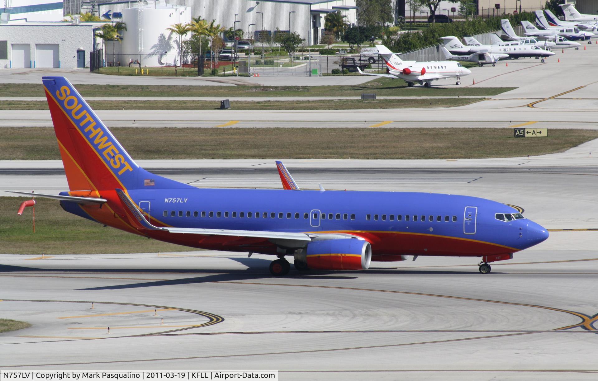 N757LV, 1999 Boeing 737-7H4 C/N 29850, Boeing 737-700