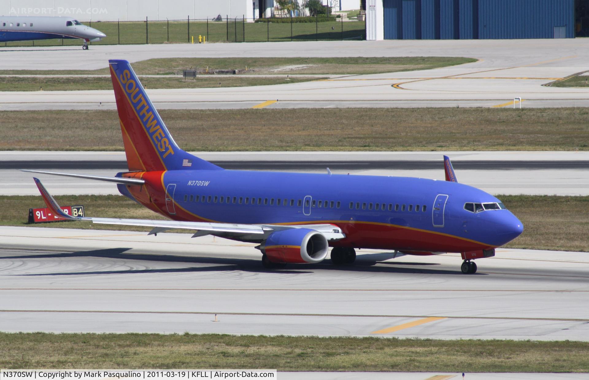 N370SW, 1993 Boeing 737-3H4 C/N 26597, Boeing 737-300